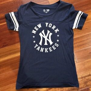 New York Yankees Woman’s Small Tshirt Navy Blue MBL Baseball